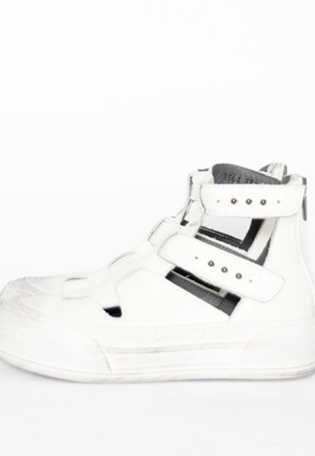 Open shoe with zipper