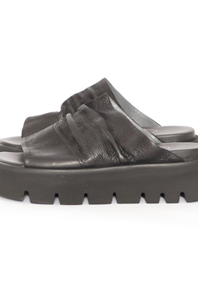 Lofina - Sandal with wrinkled leather