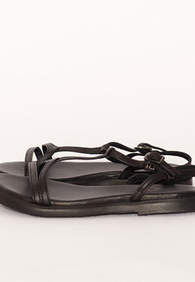 Lofina - Lofina sandal with a buckle