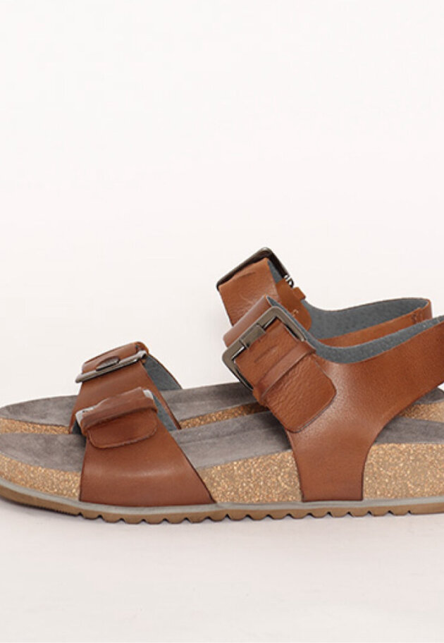 Lofina - Lofina sandal med metalspænder