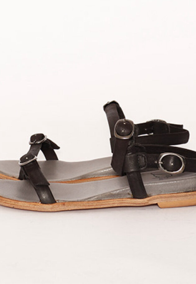 Lofina sandal med spænde