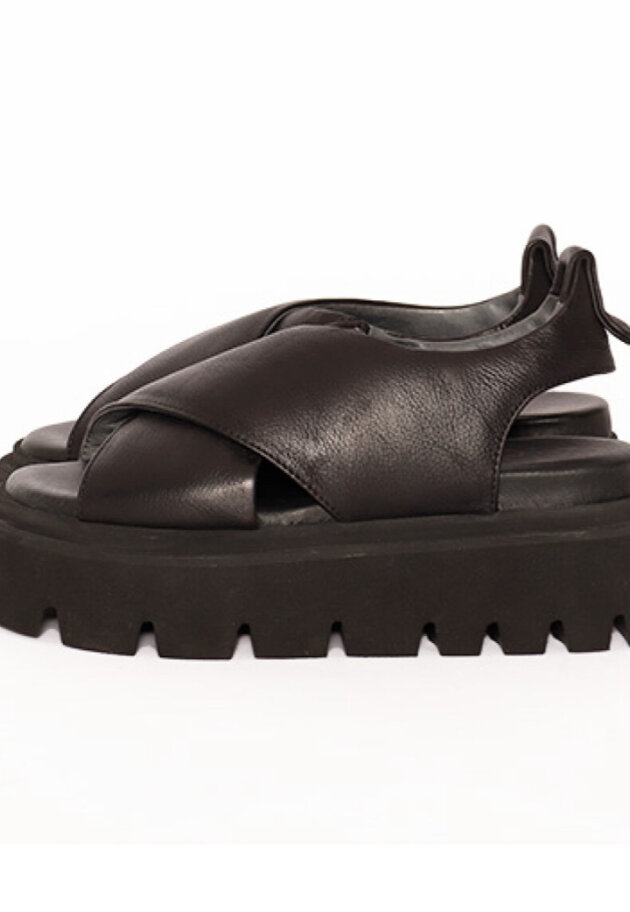 Lofina - Sandal with a micro sole and a zipper