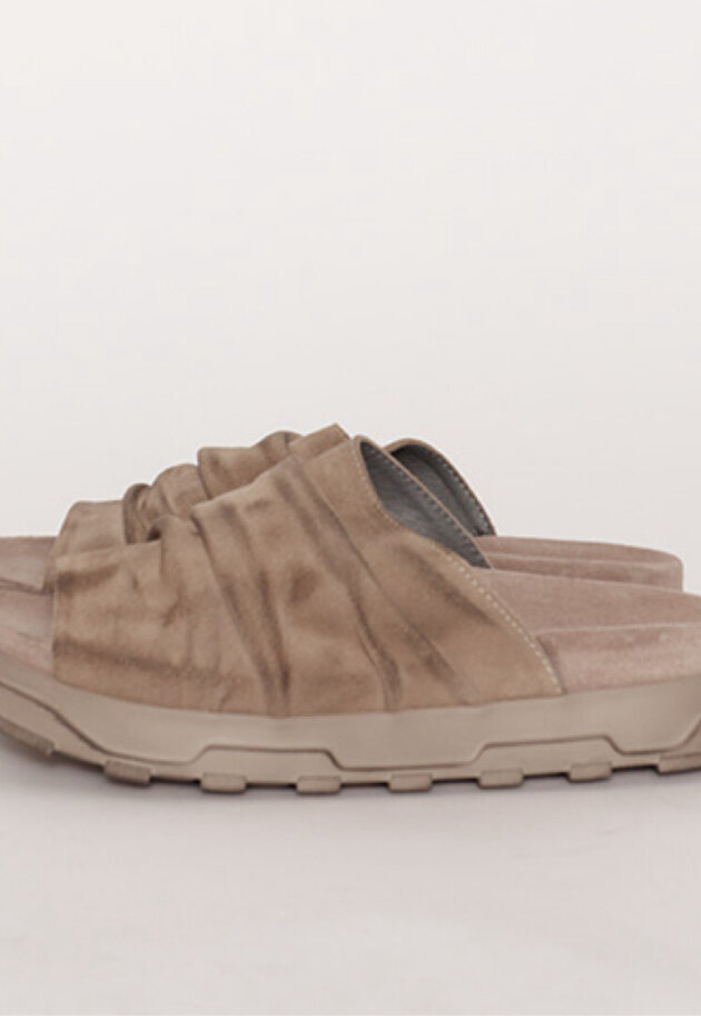 Lofina - Sandal med fodsengssål i ruskind