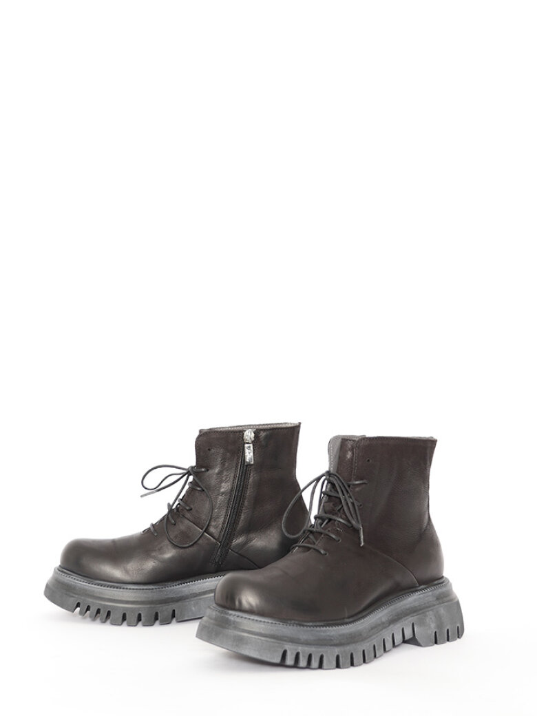 Lofina - Bootie with a micro sole and laces