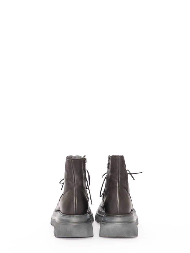 Lofina - Bootie with a micro sole and laces