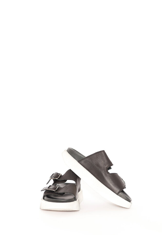 Lofina - Sandal with a micro sole and buckles