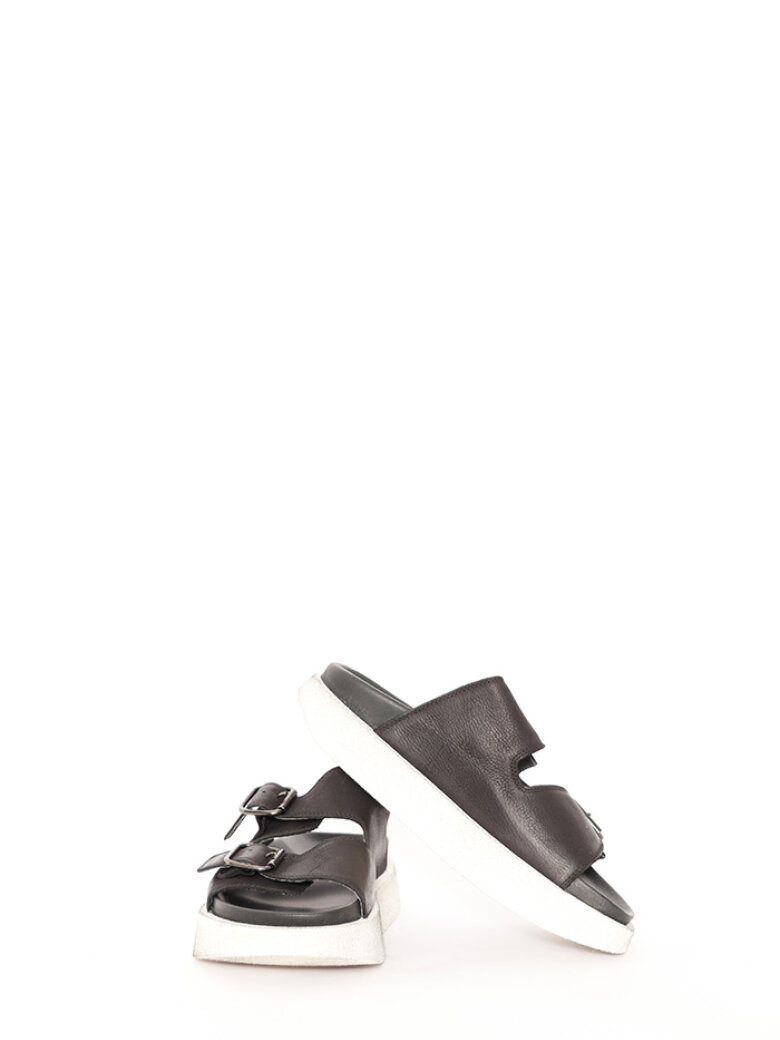 Lofina - Sandal with a micro sole and buckles