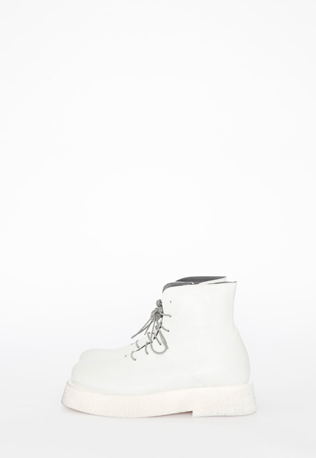 Lofina - Boot with a micro sole, a zipper and laces 