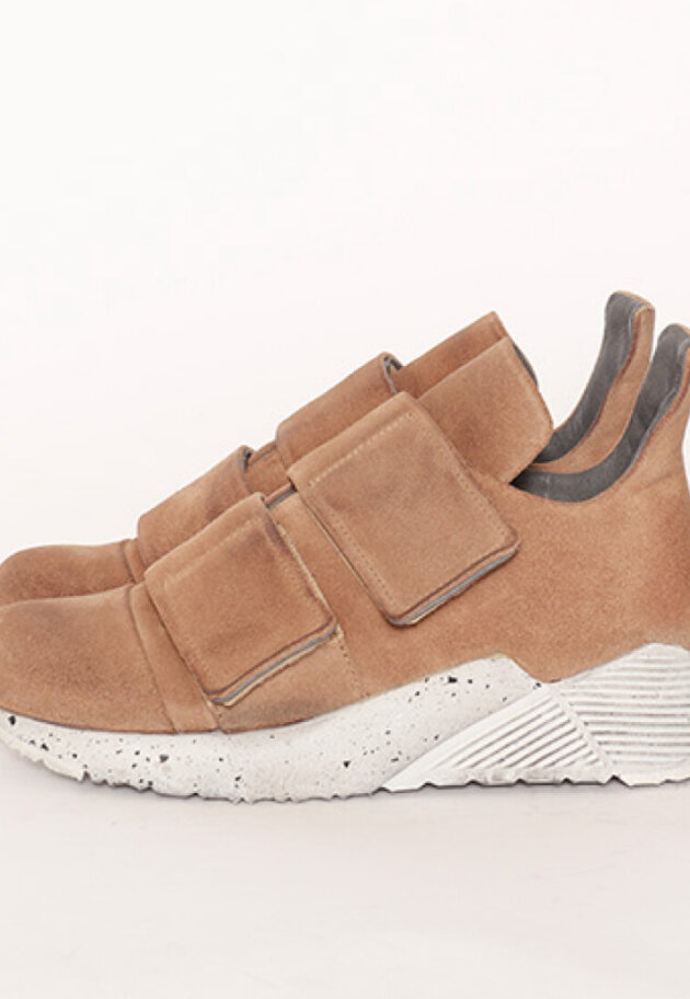 Lofina - Sneakers with a recycle sole 