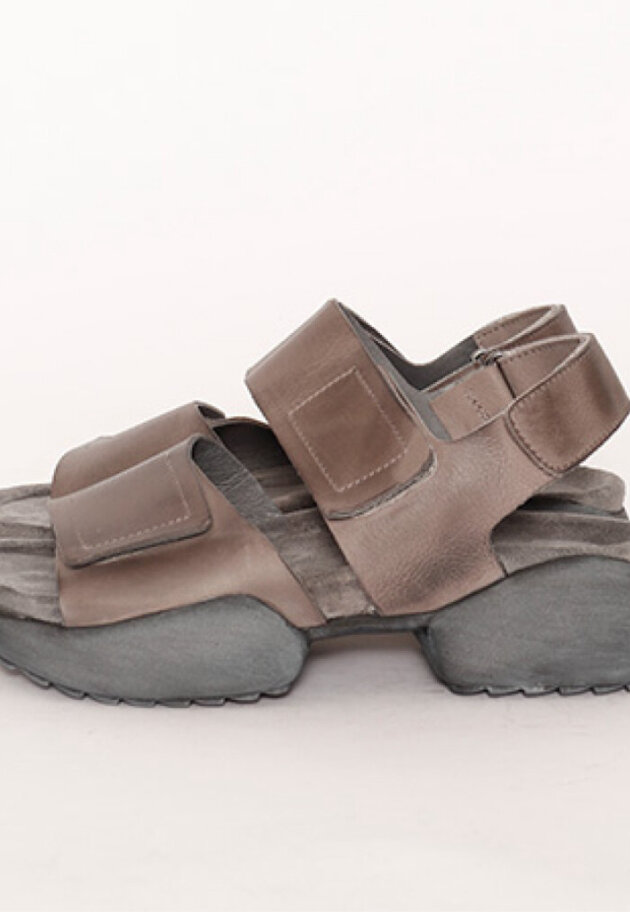 Lofina - Sandal with a footbed sole
