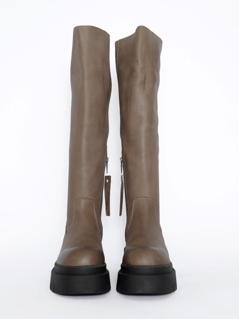 Lofina - Long boot with zipper