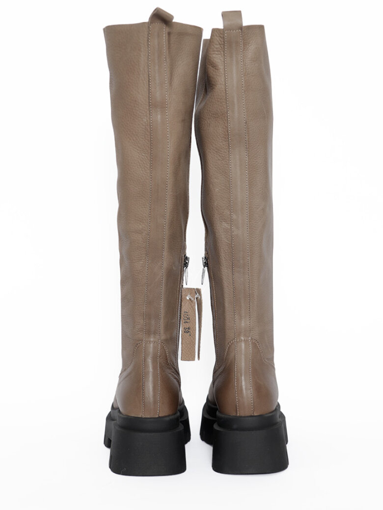 Lofina - Long boot with zipper