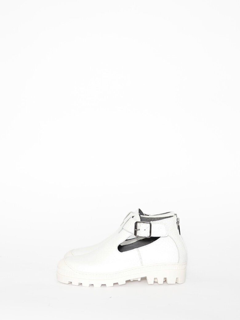 Lofina - Open shoe with buckle and zipper