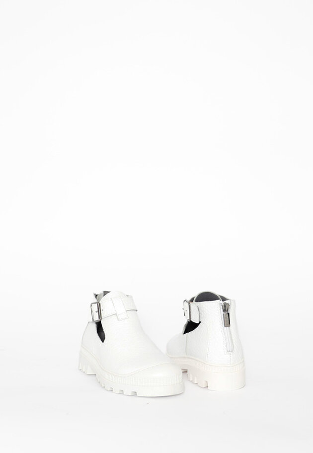 Lofina - Open shoe with buckle and zipper