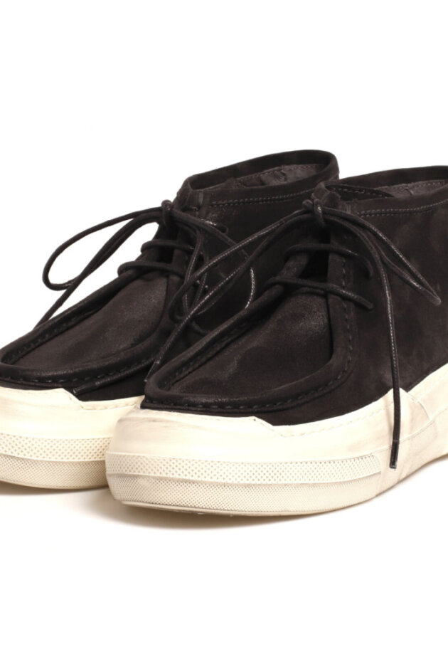 Lofina - Men shoe with a white sole and laces