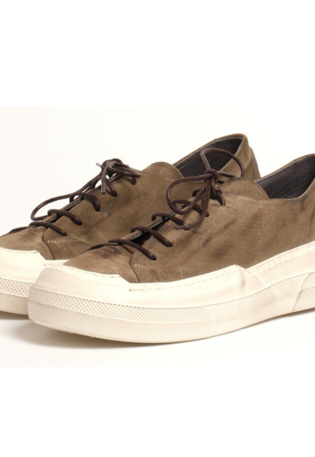 Lofina - Men shoe with a white sole and elastic