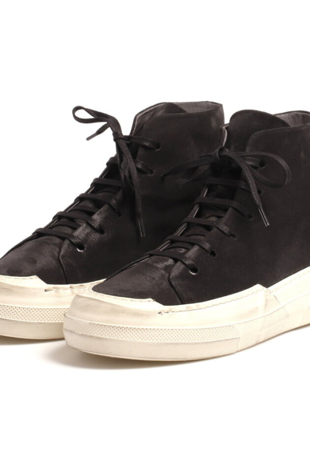 Lofina - Men shoe with a white sole and elastic