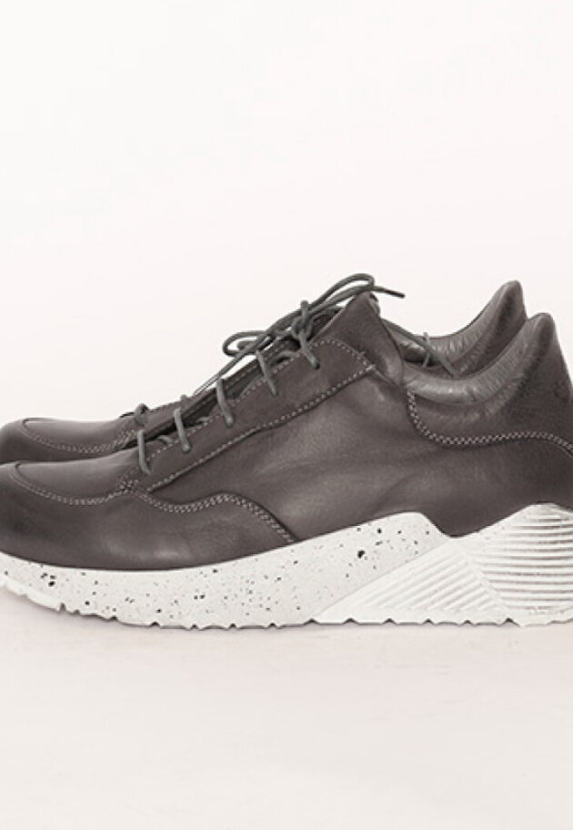 Lofina - Sneakers with a recycle sole and laces