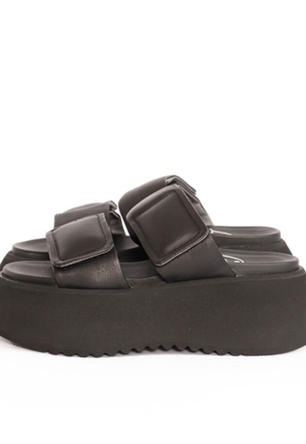 Lofina - Sandal med microsål og stropper med velcro