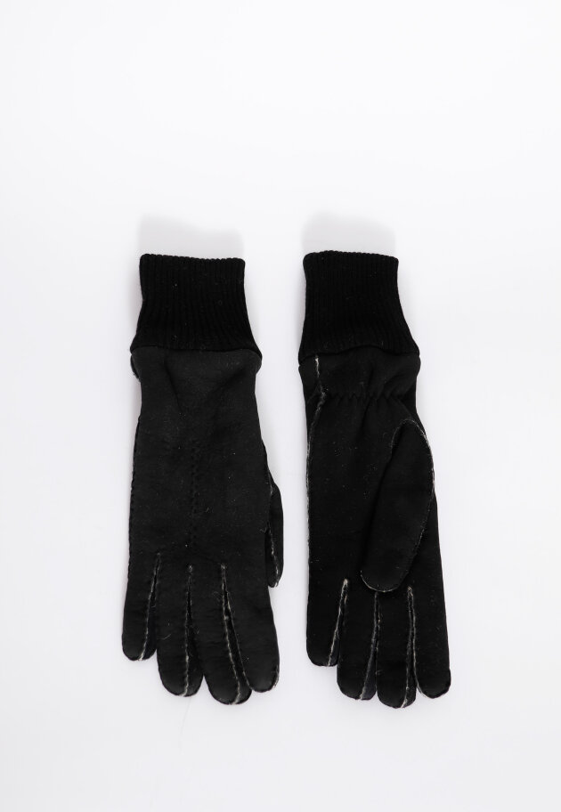 Gloves made in sheepskin