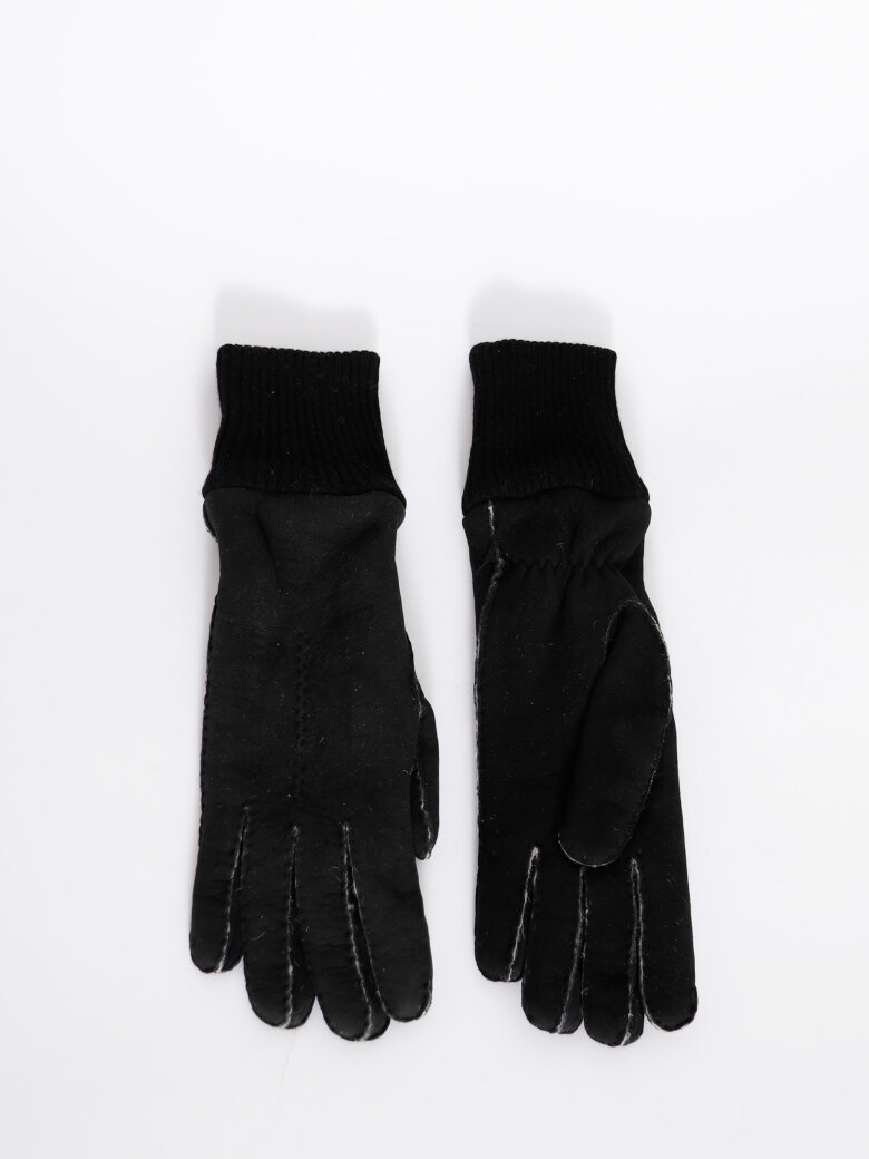 Gloves made in sheepskin