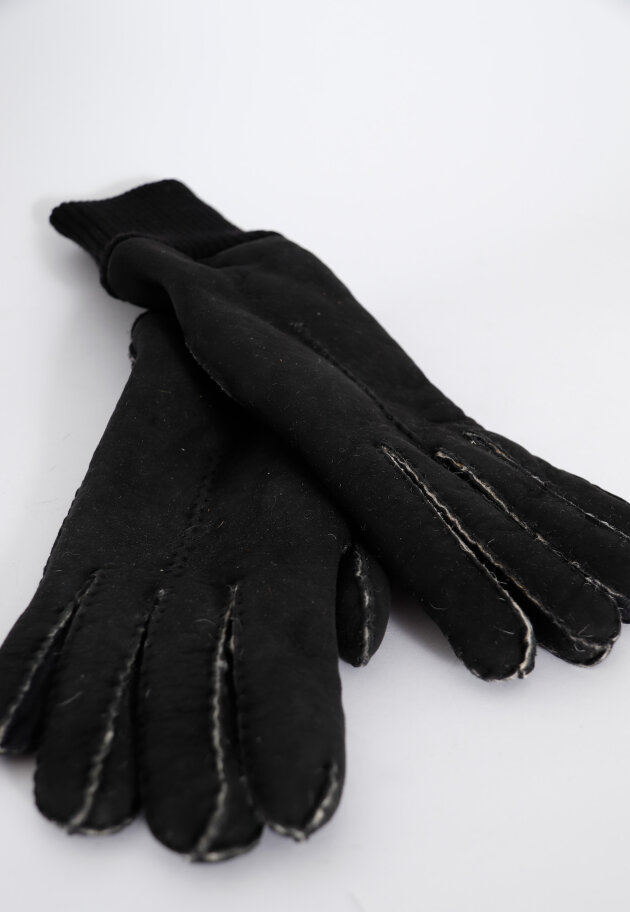 Gloves made in sheepskin