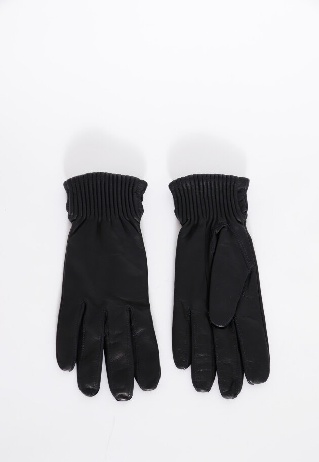 Gloves made in lam skin and lined with cashmere