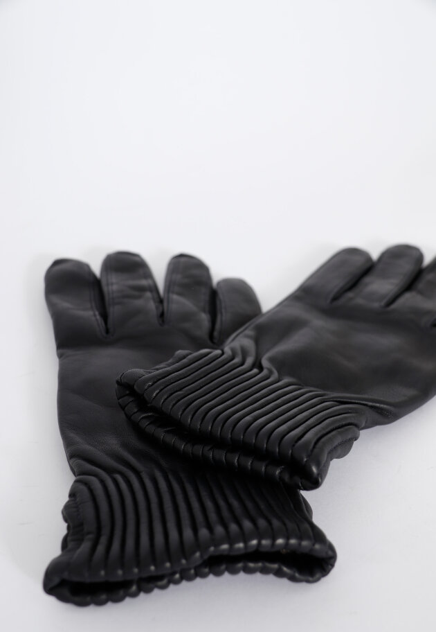 Gloves made in lam skin and lined with cashmere