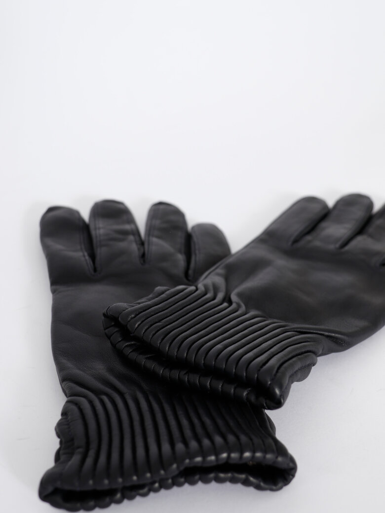 Gloves made in lam skin and lined with cashmere