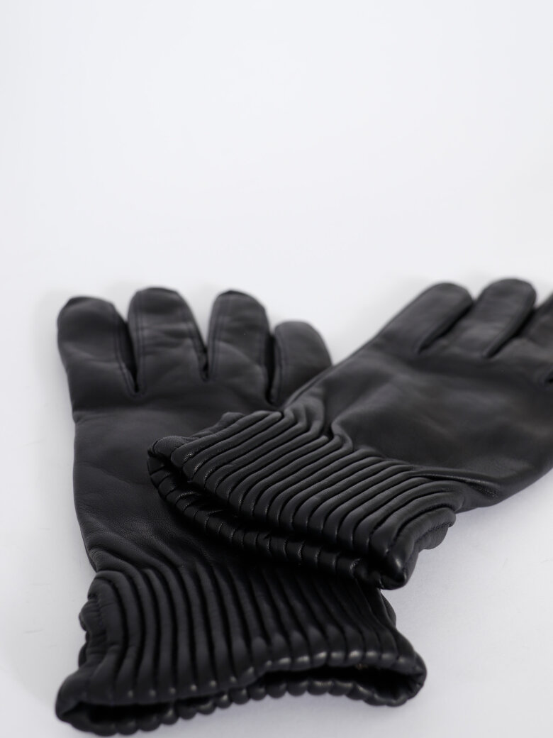 Gloves made in lam skin and lined with cashmere