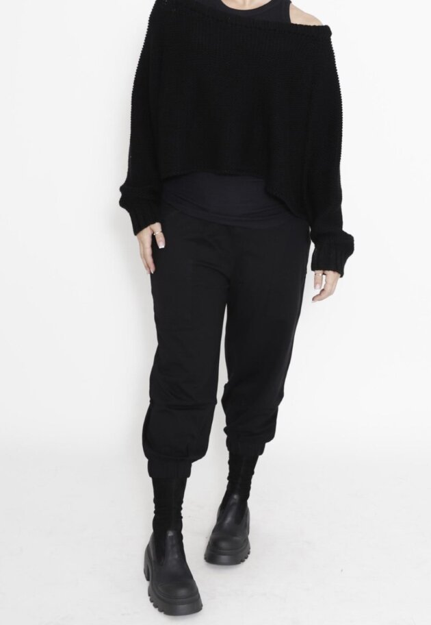 Sort Aarhus - Cropped trousers with pockets and a front zipper