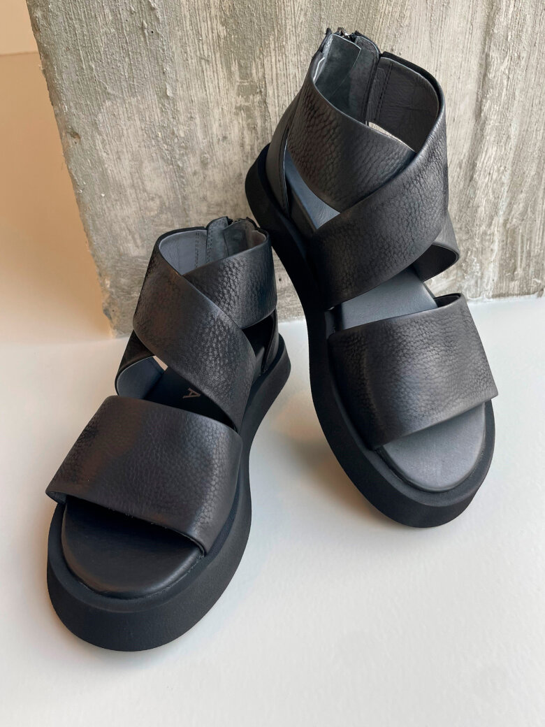 Lofina - Sandal med lynlås