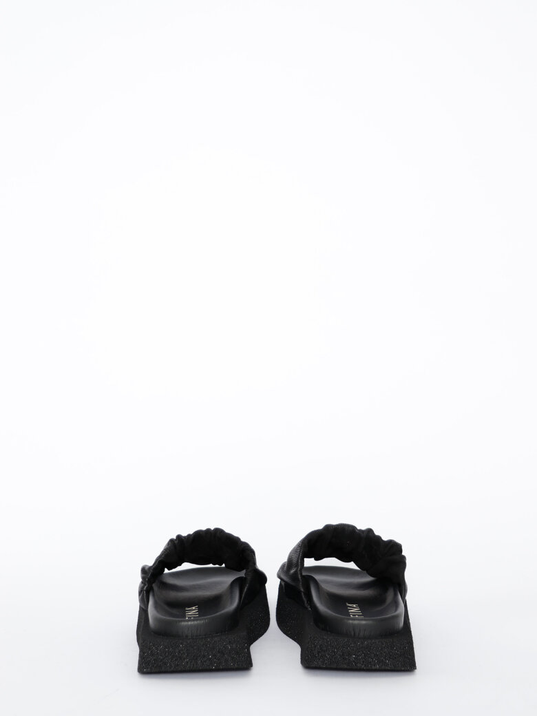 Lofina - Kantet sandal
