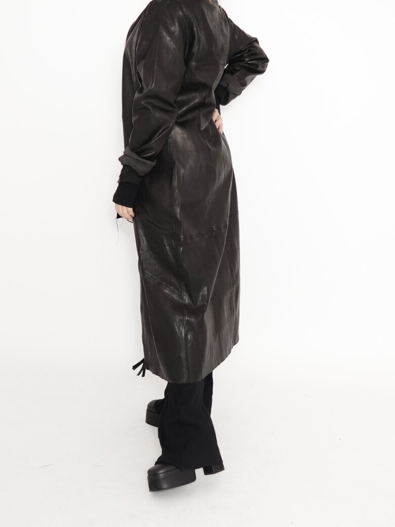Sort Aarhus - Long stretch leather jacket with zipper and collar