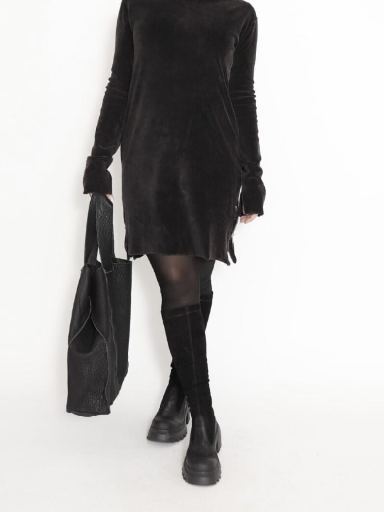 Sort Aarhus - Off shoulder bluse i vasket velour Sort Aarhus - Off shoulder bluse i vasket velour