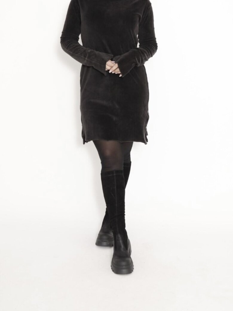 Sort Aarhus - Off shoulder bluse i vasket velour Sort Aarhus - Off shoulder bluse i vasket velour