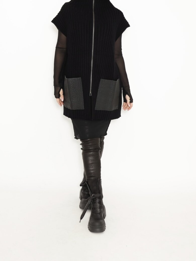 Sort Aarhus - Knit vest with leather pockets