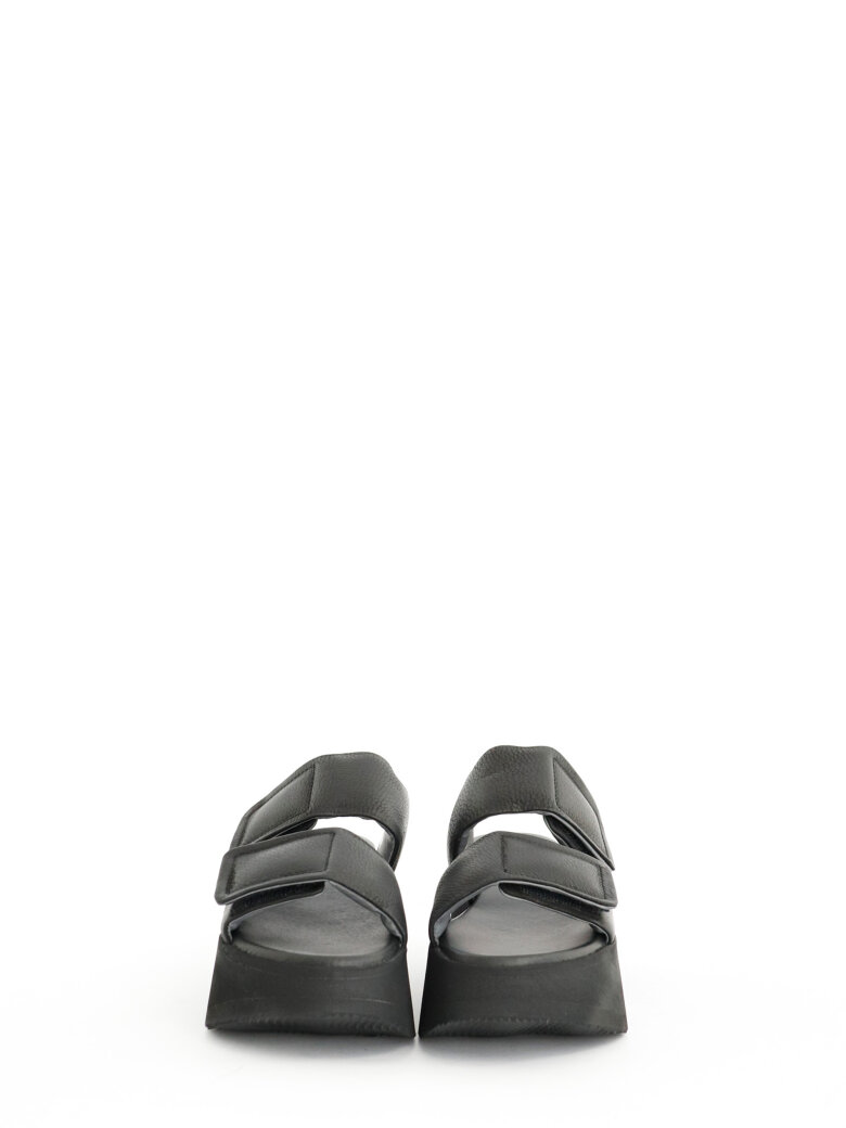 Lofina - Sandal with velcro closure