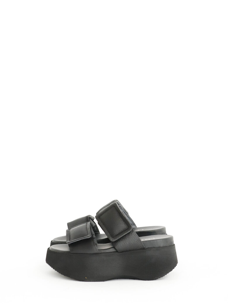 Lofina - Sandal with velcro closure