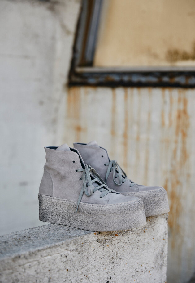 Lofina - Boot in suede with laces and zipper