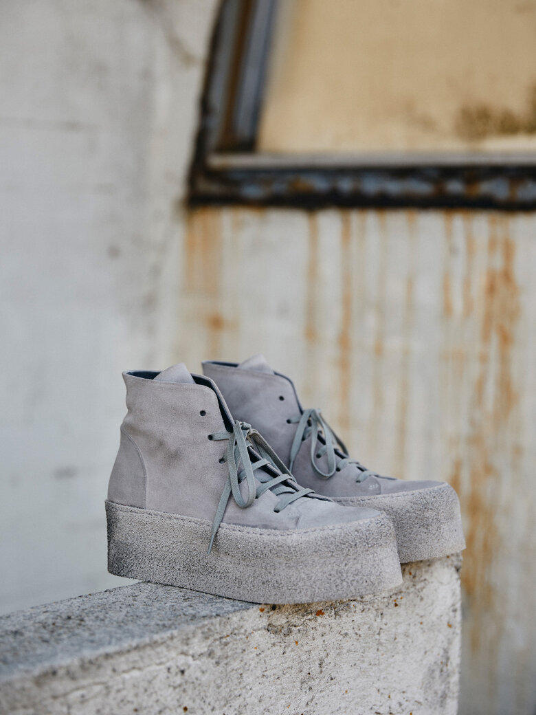 Lofina - Boot in suede with laces and zipper