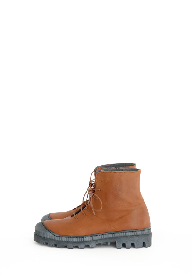 Lofina - Boot with laces and zipper