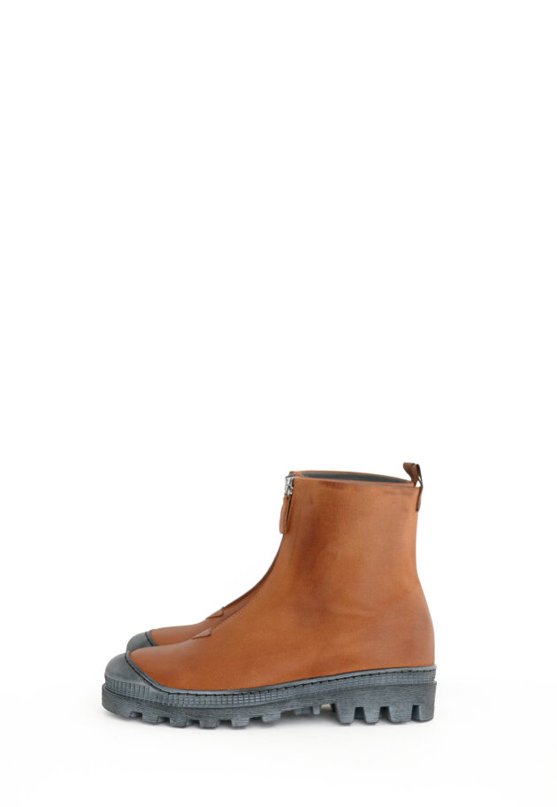 Lofina - Boot with front zipper