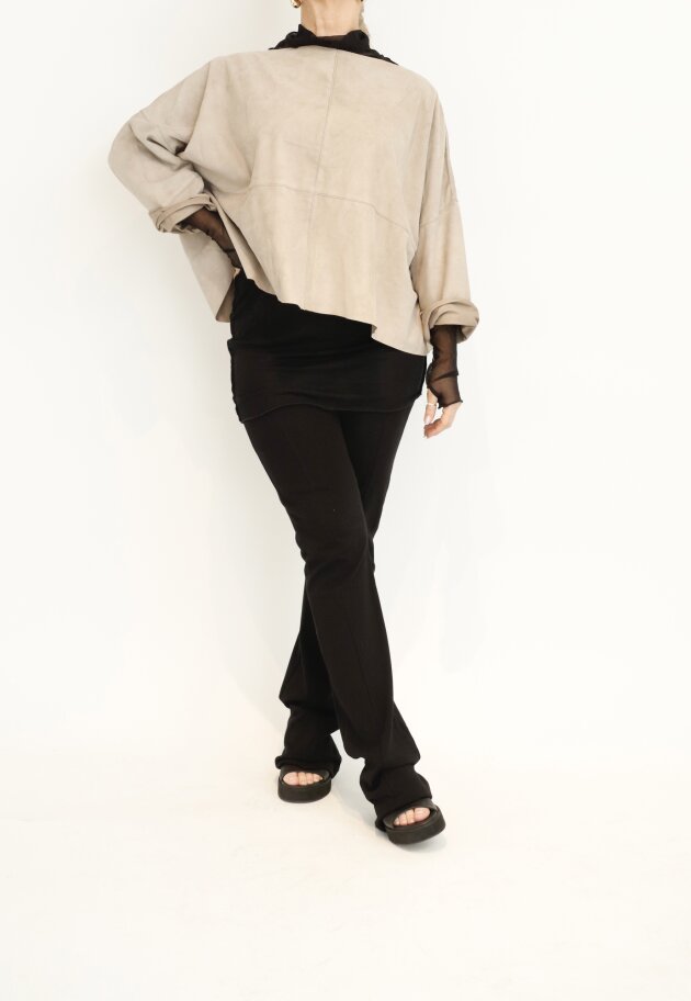 Sort Aarhus - Suede leather blouse with wide sleeves and neckline