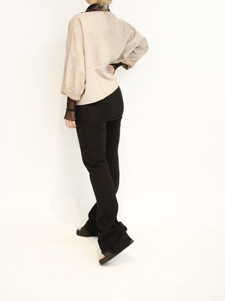 Sort Aarhus - Suede leather blouse with wide sleeves and neckline