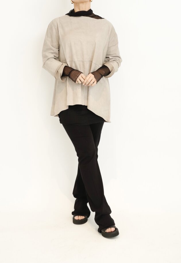 Sort Aarhus - Suede leather blouse with long sleeves and an open back