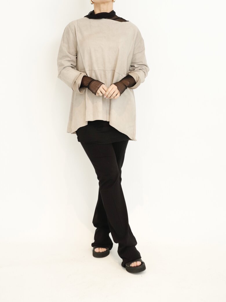 Sort Aarhus - Suede leather blouse with long sleeves and an open back