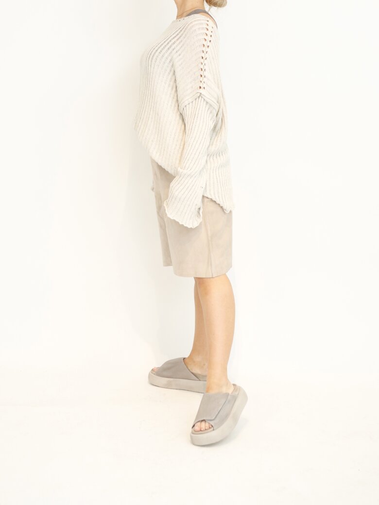 Sort Aarhus - Shrunked leather shorts with pockets and a back zipper