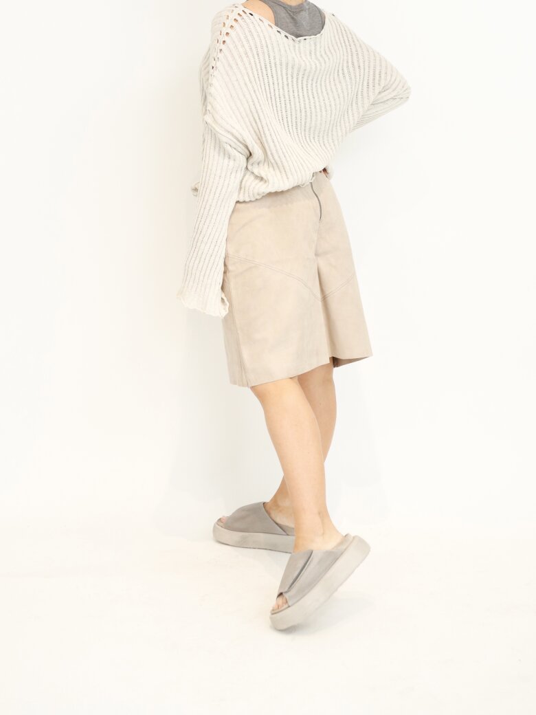 Sort Aarhus - Shrunked leather shorts with pockets and a back zipper