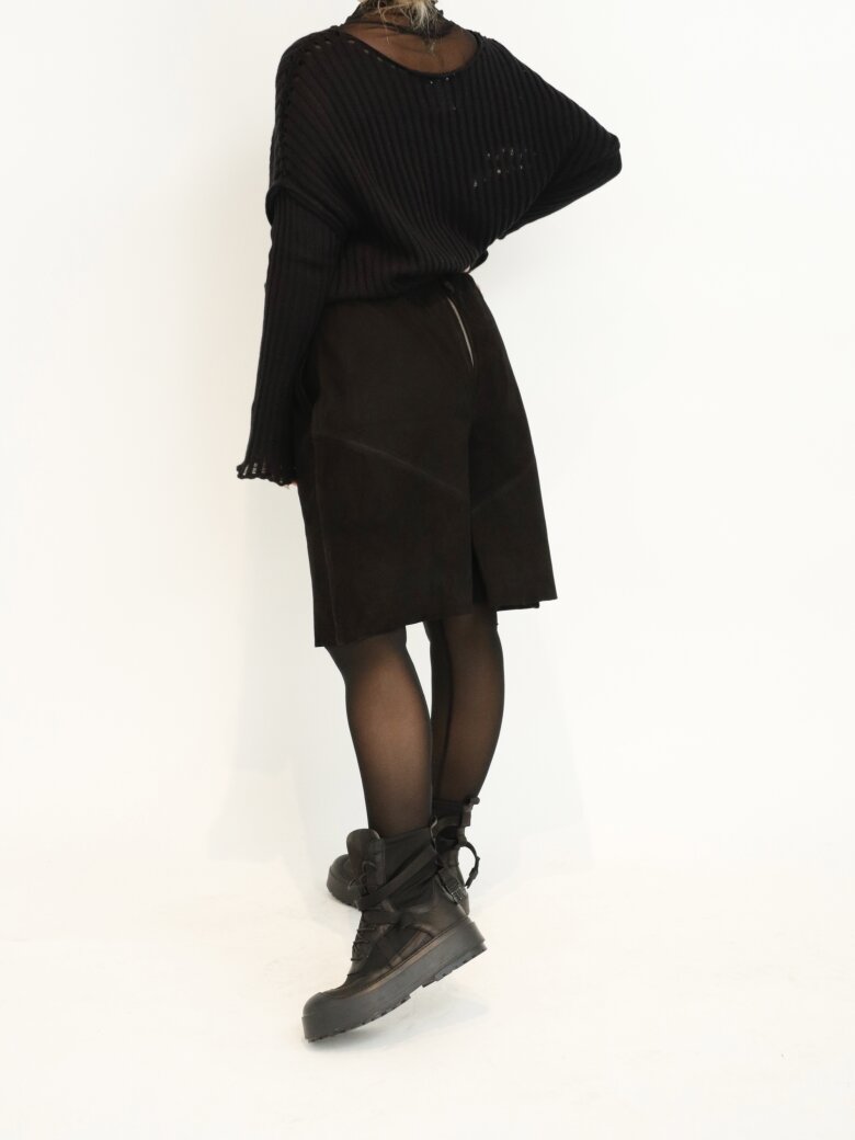 Sort Aarhus - Shrunked leather shorts with pockets and a back zipper